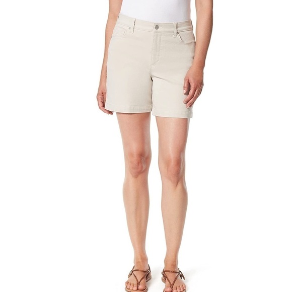 NEW Gloria Vanderbilt Amanda Stonewood Tan Classic Rise Stretchy Size 16 Shorts - Picture 1 of 16